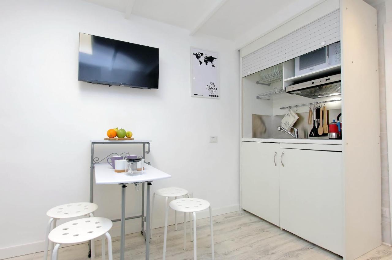Ych-Confortevole Suite Al Colosseo Rome Exterior photo