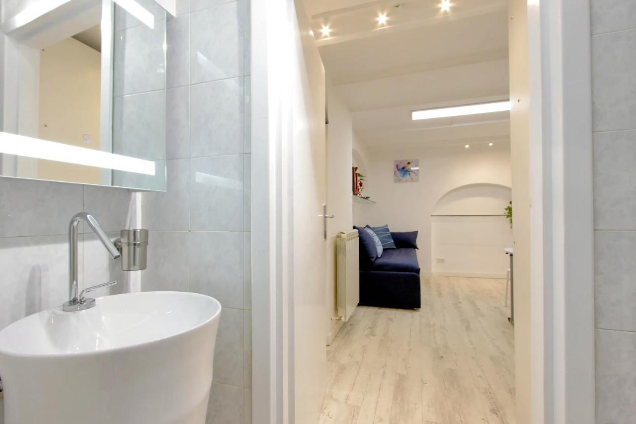 Ych-Confortevole Suite Al Colosseo Rome Exterior photo